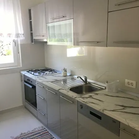 App R&a Apartment *
