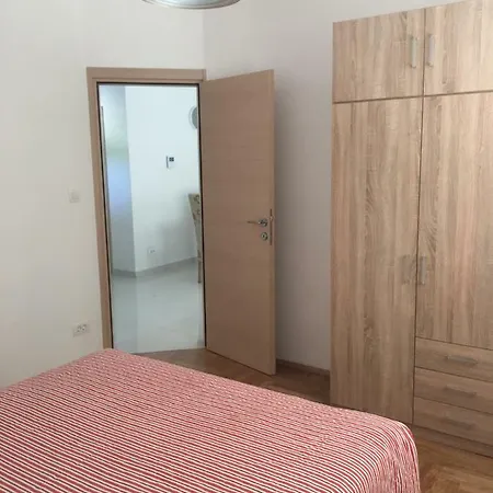 App R&a Apartment *