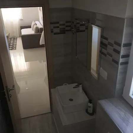 App R&a Apartment *